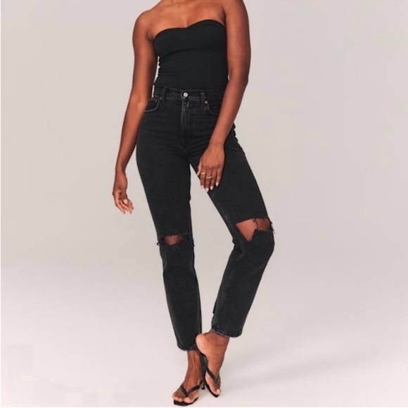 Abercrombie & Fitch Denim - Abercrombie & Fitch 90s Straight Ultra High Rise
Black Denim Jeans 24